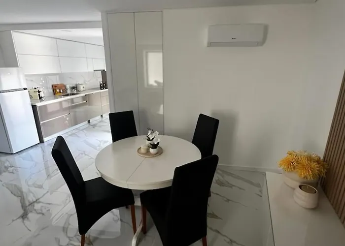 Holiday home Maison Urgueira